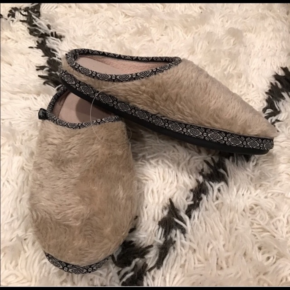 Woolrich Whitecap Mule Tan fuzzy slippers